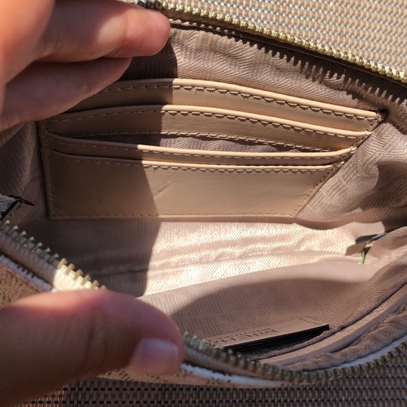 🥂MK WRISTLET WALLET🥂 - Picture 4 of 10